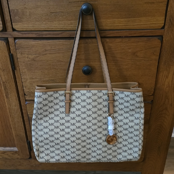 Michael Kors Jet Set Travel Large EW Tote, Handbag NWT - Picture 1 of 8